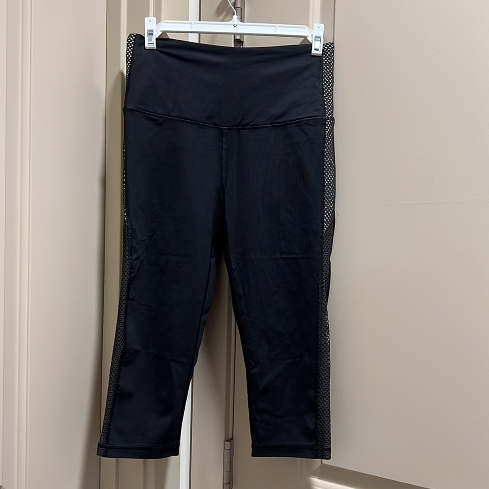 Knockout by Victoria Secret Crop Leggings